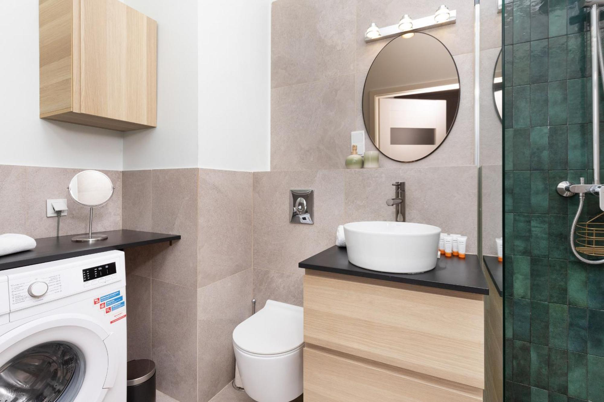 Starowiejska With Balcony Next To Arena Stadium By Renters Leilighet *